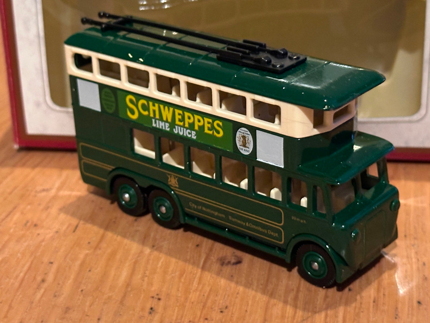 Days Gone Premier - 41007 Schweppes 1928 Karrier E6 Trolley Bus