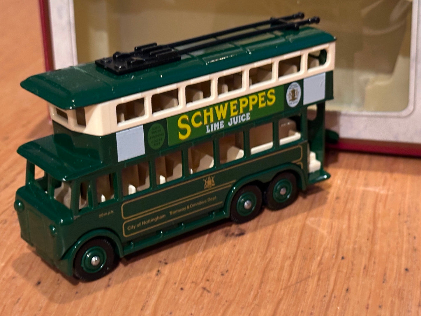 Days Gone Premier - 41007 Schweppes 1928 Karrier E6 Trolley Bus