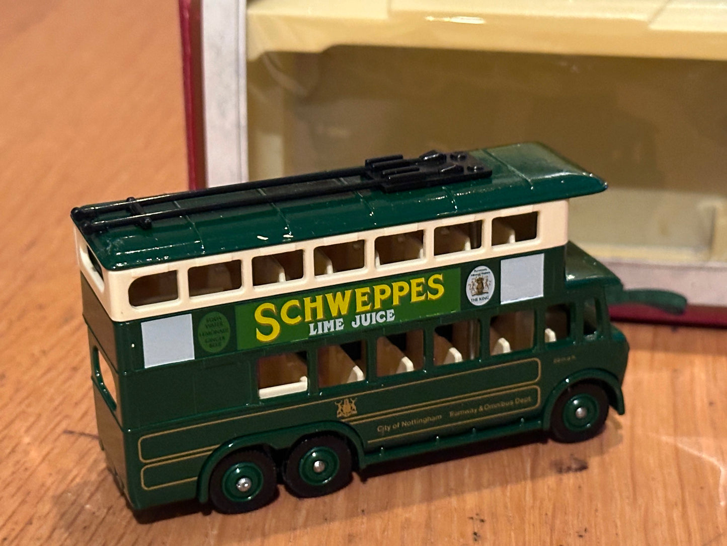 Days Gone Premier - 41007 Schweppes 1928 Karrier E6 Trolley Bus