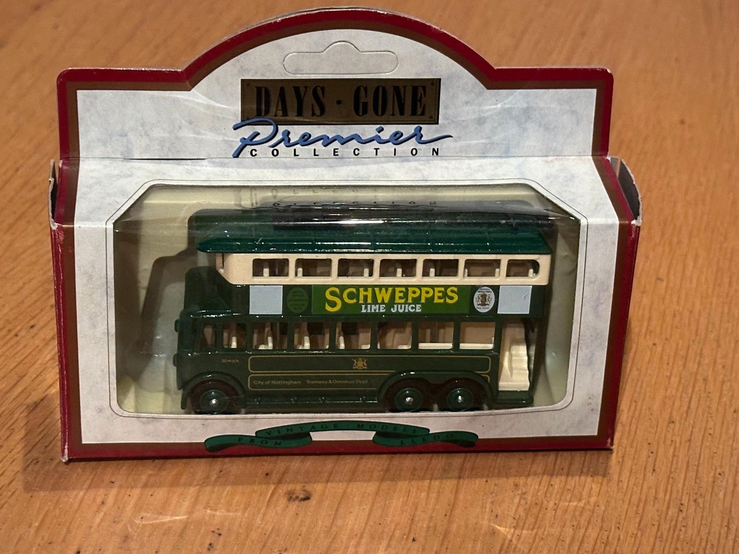 Days Gone Premier - 41007 Schweppes 1928 Karrier E6 Trolley Bus