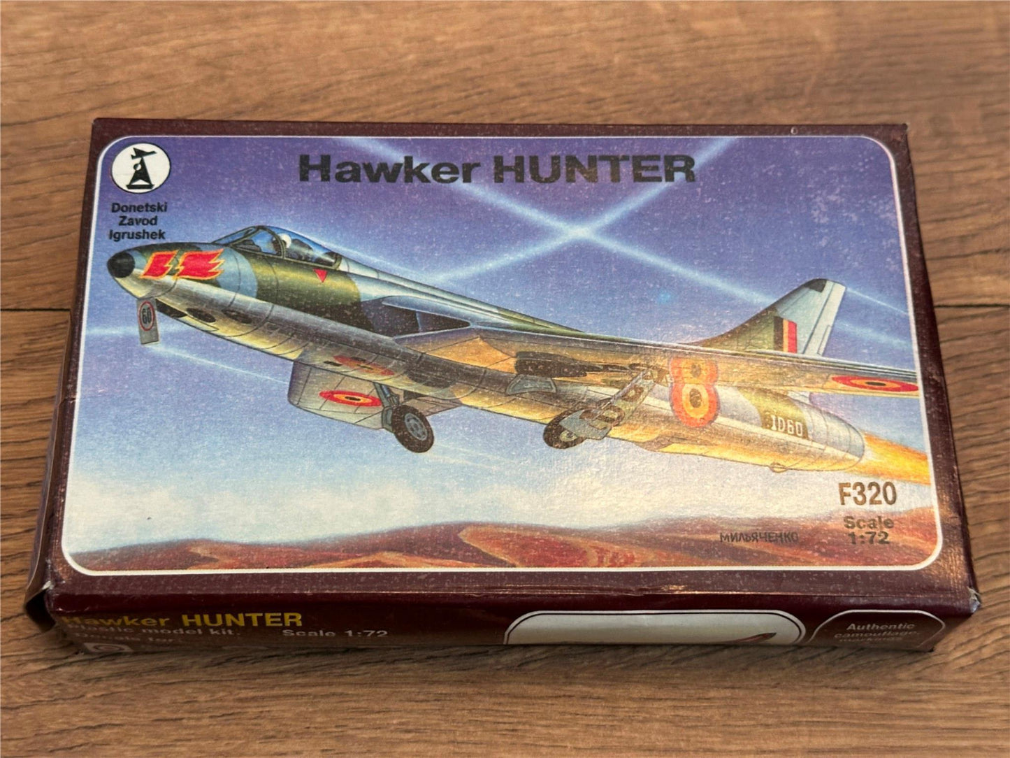 Donetsky Zavod Igrushek Model Aircraft Kit  - 1:72 F320 Hawker Hunter