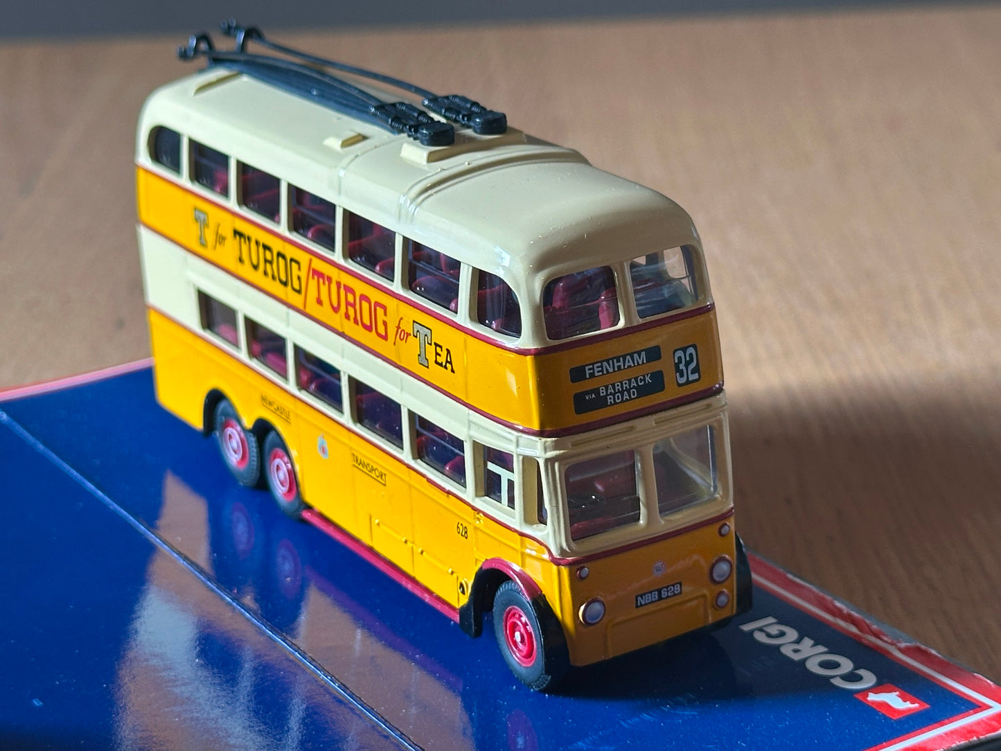 Corgi Original Omnbus 43705 - 1:76 BUT 9641T Trolleybus