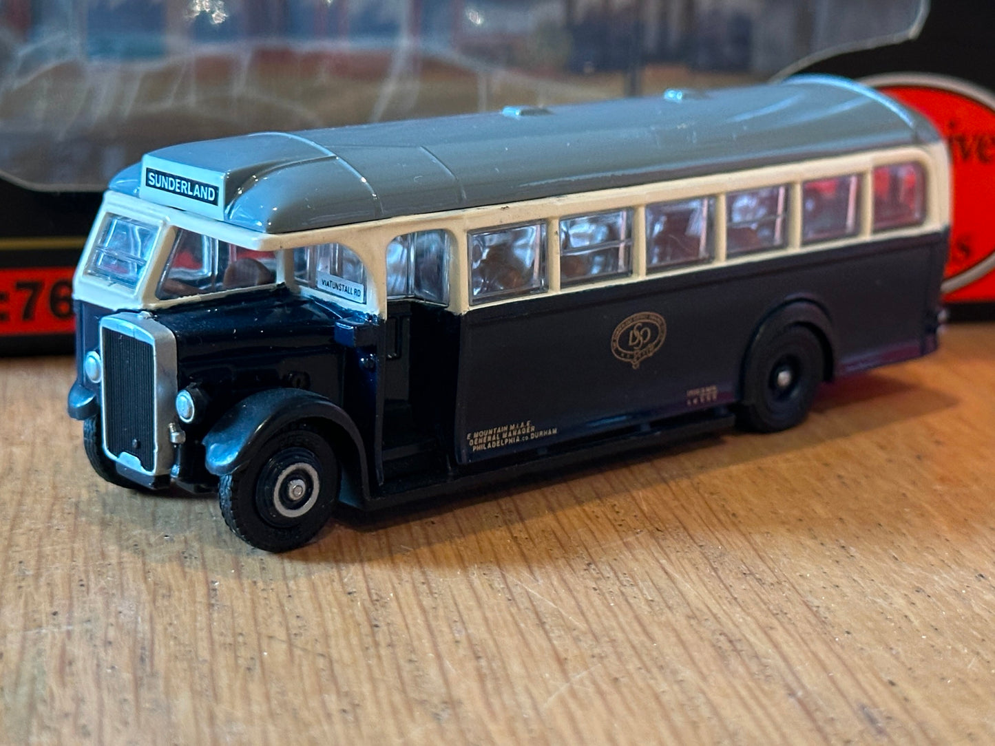 EFE 18302 - 1:76 Leyland TS8 Tiger Type A Sunderland District Diecast Model Bus