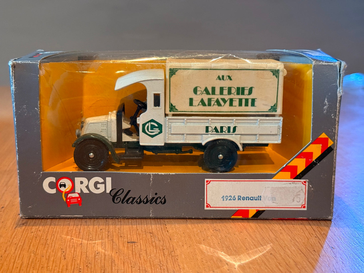 Corgi Classics 97100: 1:50 1926 Renault Van