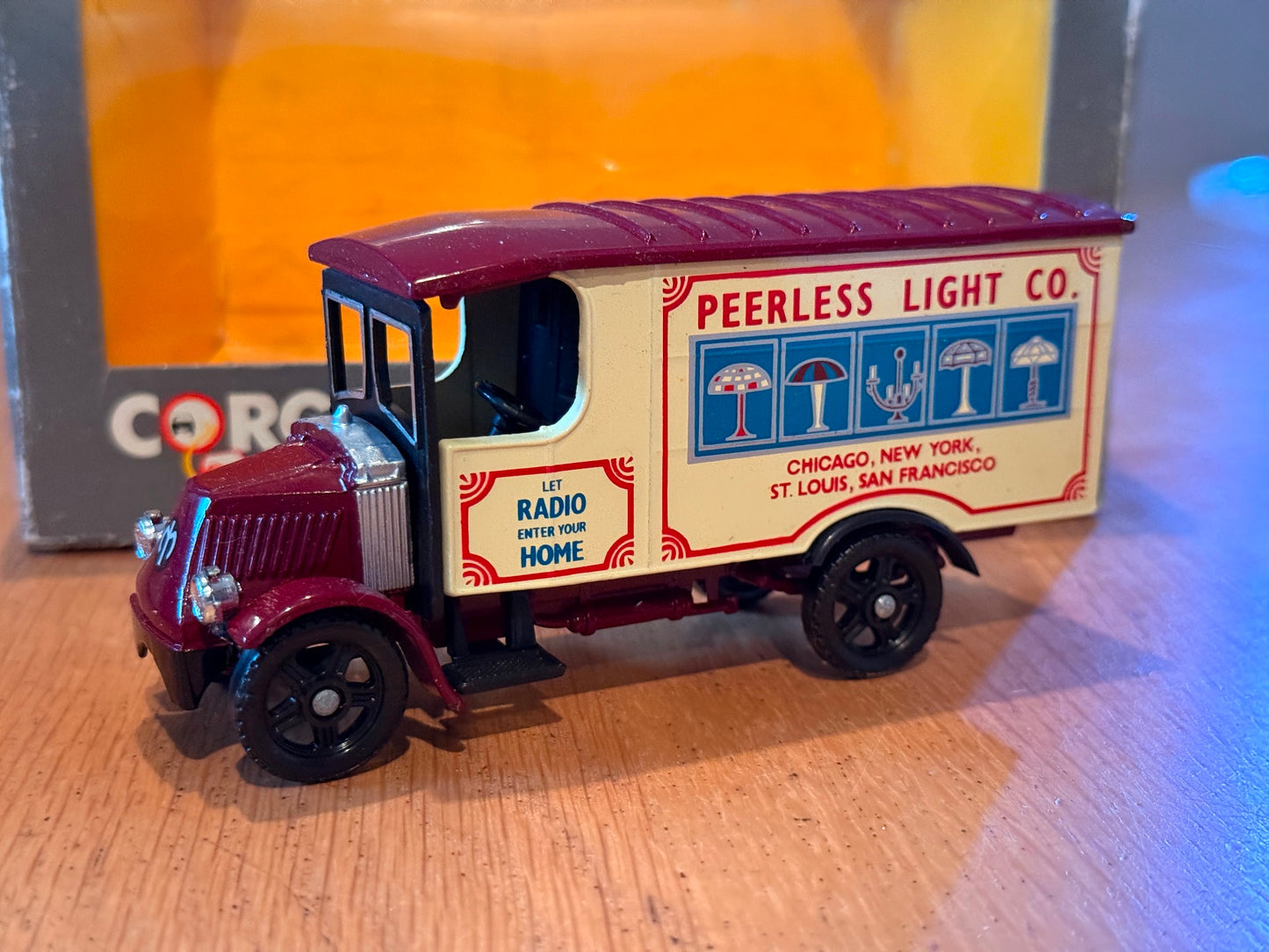 Corgi Classics 97100: 1:50 Mack Truck - Peerless Light Co,