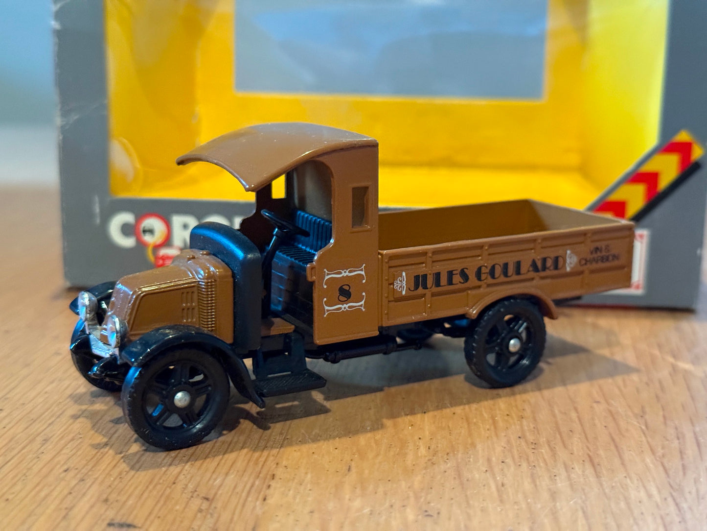 Corgi Classics C823: 1:50 Renault Truck - Jules Goulard