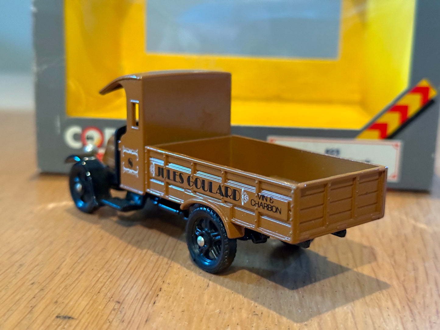 Corgi Classics C823: 1:50 Renault Truck - Jules Goulard