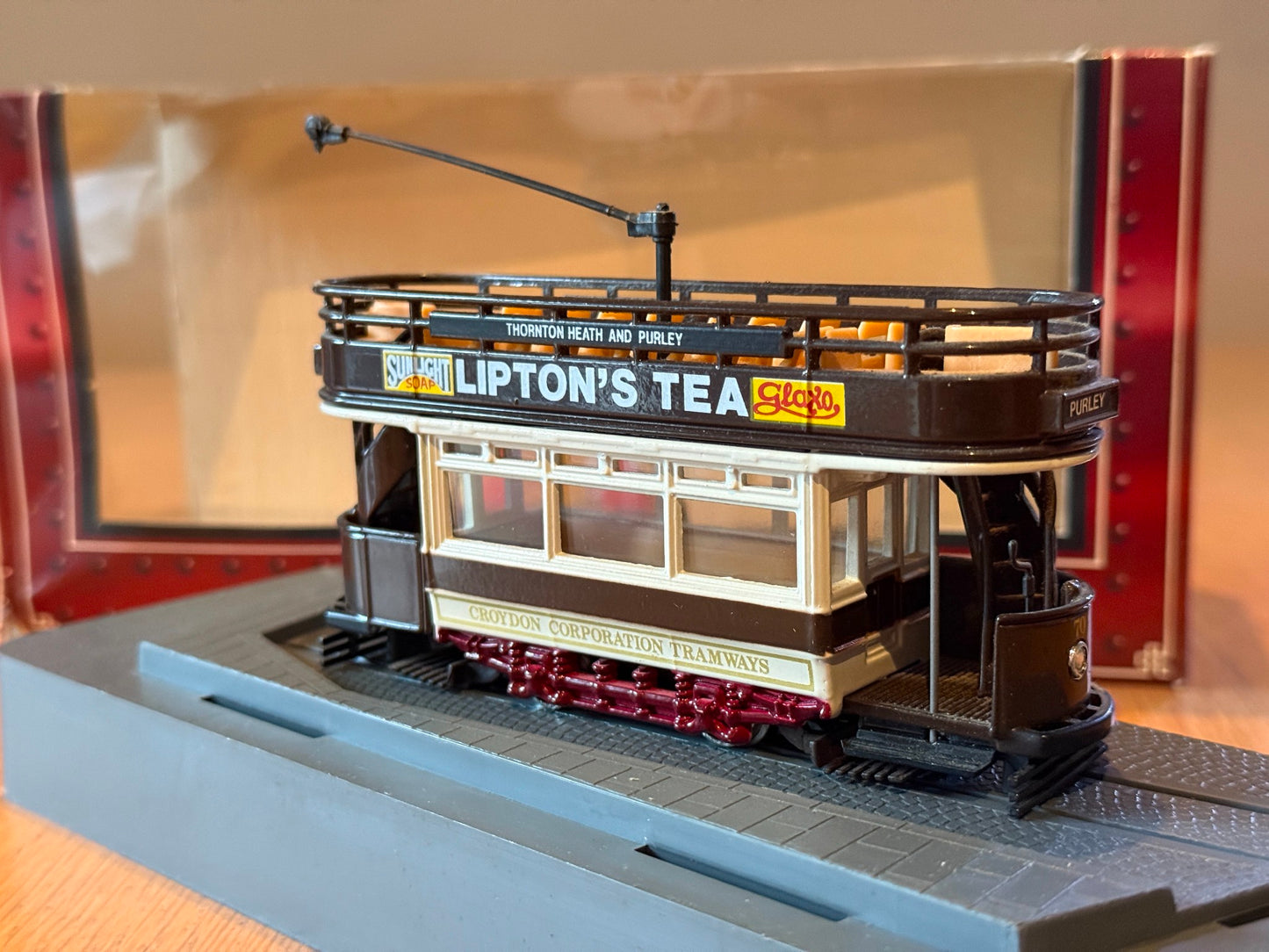 Corgi Tramlines OO Gauge 1:76 D991/6 Croydon Tramways Tram