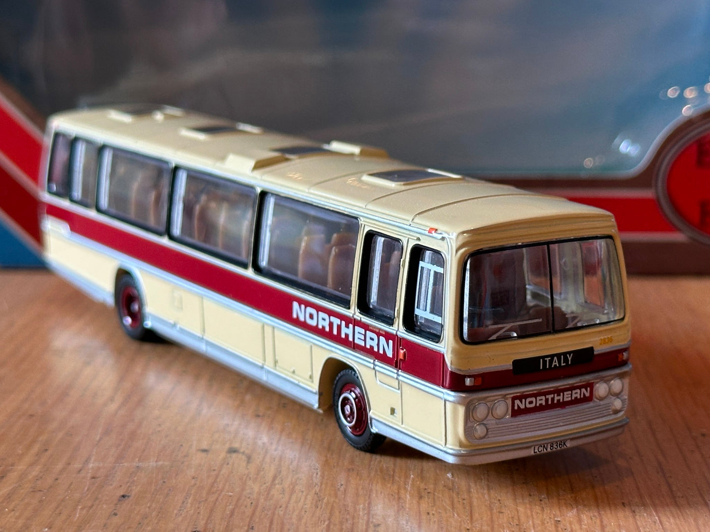 EFE 15715 - 1:76 Plaxton Panorama Elite Coach Northern General Transport - Italy