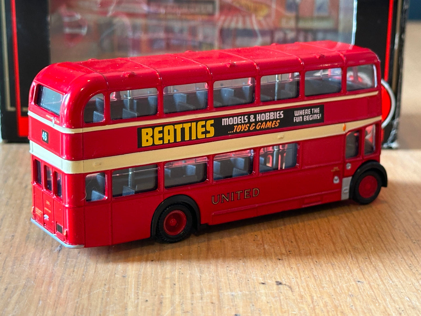 EFE 14102 - 1:76 OO Gauge United (Darlington) Bristol FLF Lodekka