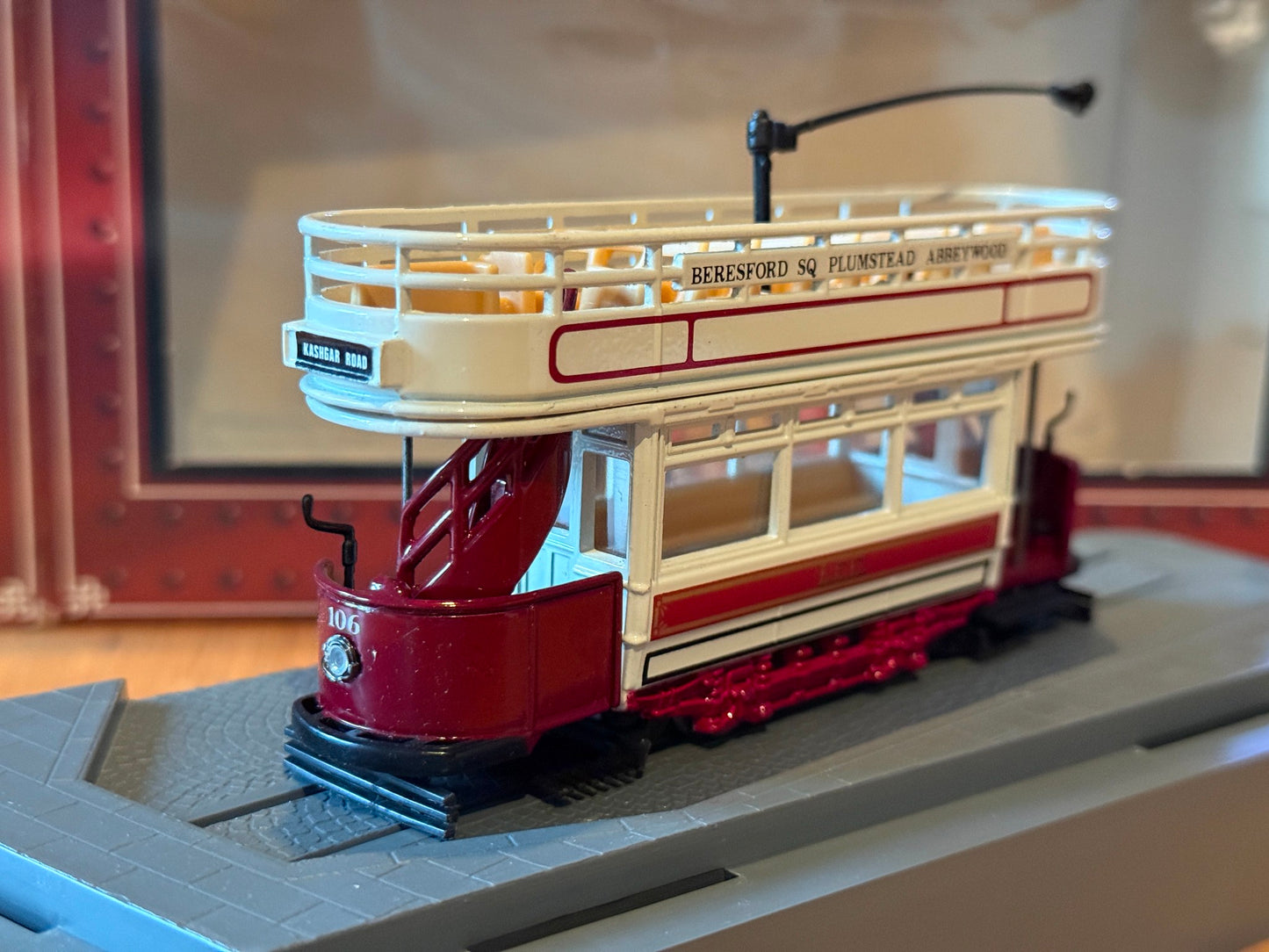 Corgi Tramlines OO Gauge 1:76 C991/1 London County Council Tram