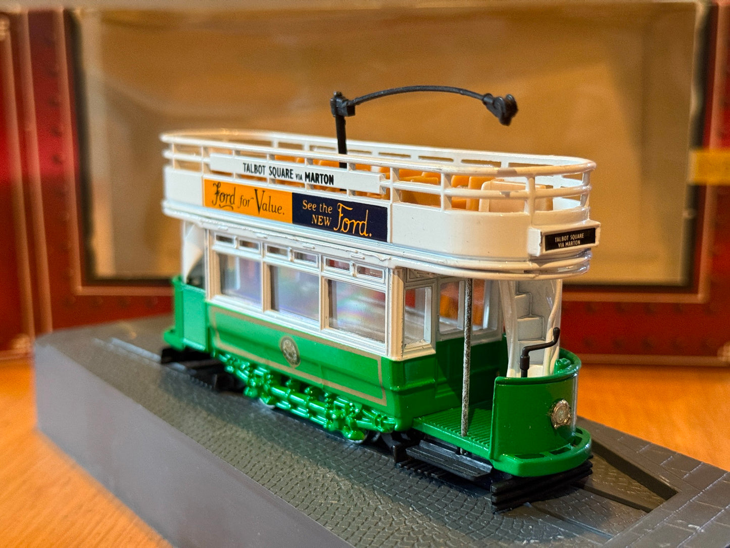 Corgi Tramlines OO Gauge 1:76 C991/2 - Blackpool Corporation Tram