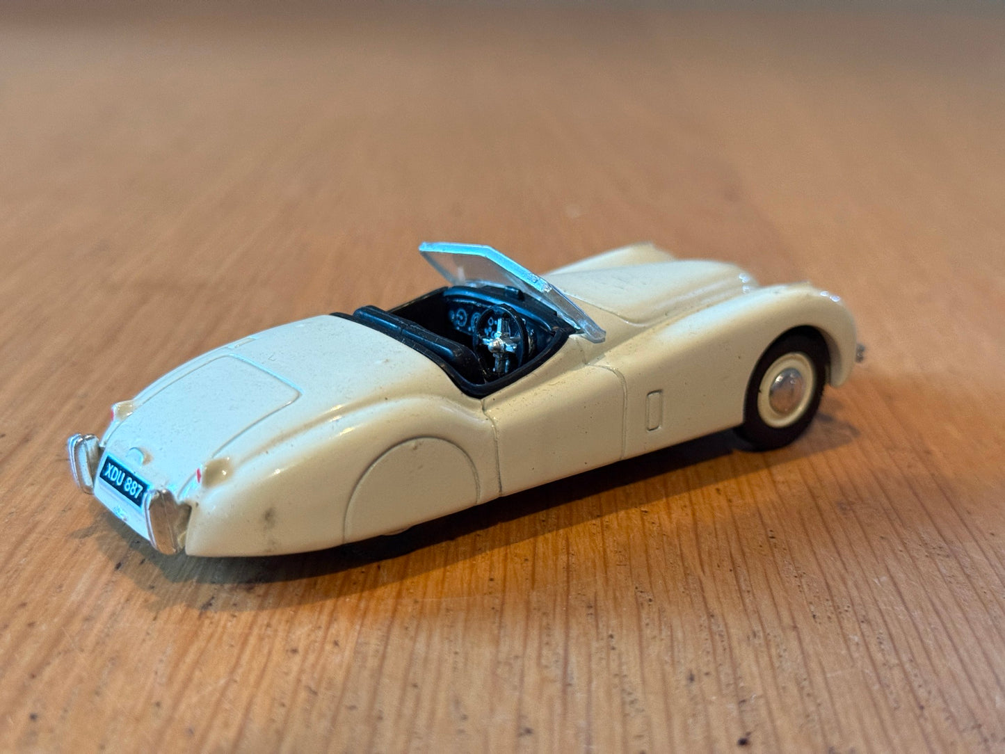 Corgi Classic Models 1:43 96042 - Jaguar XK120
