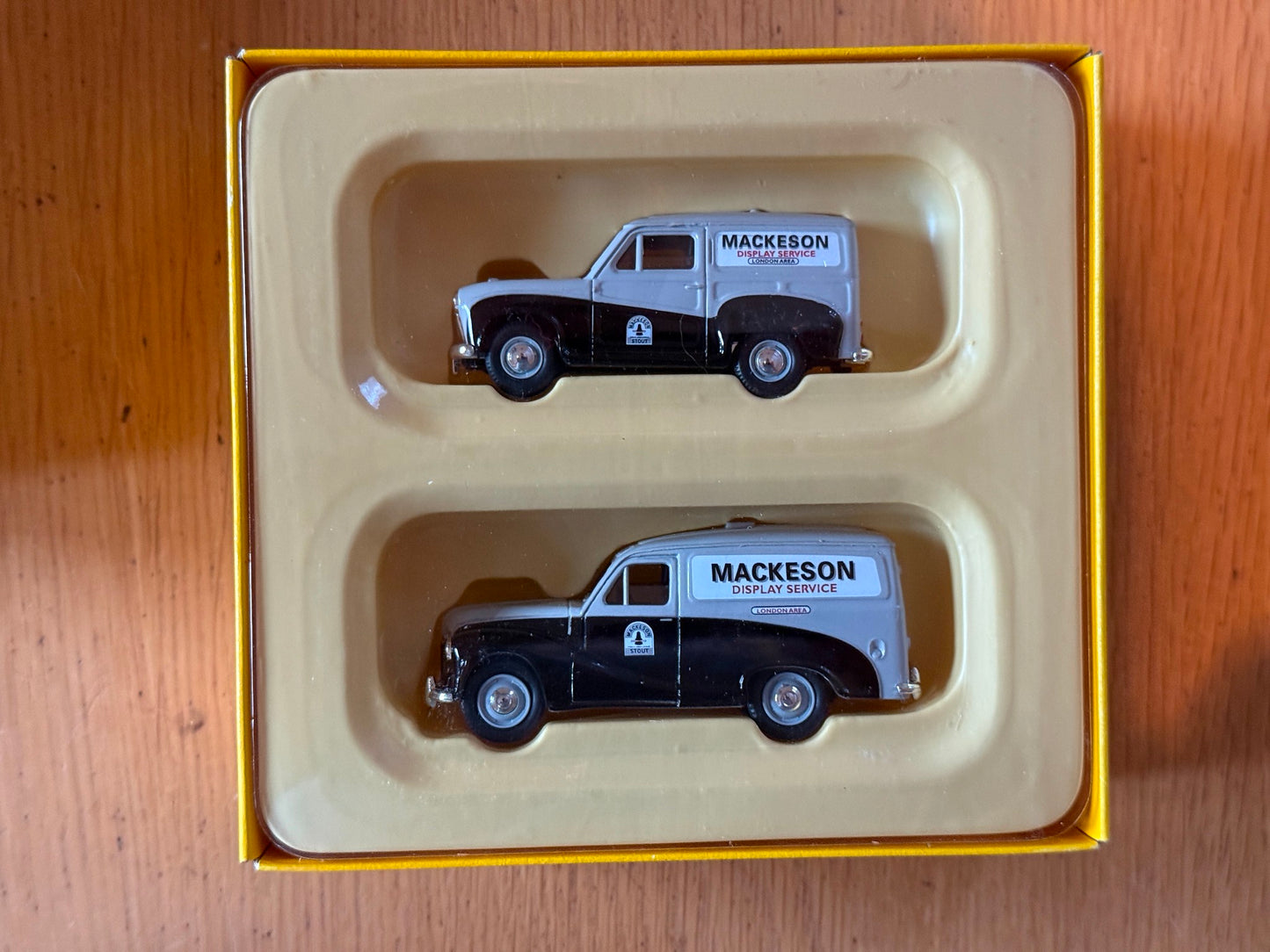 Corgi Vanguards 1:43 Mackeson Service Vans of the 50s and 60s
