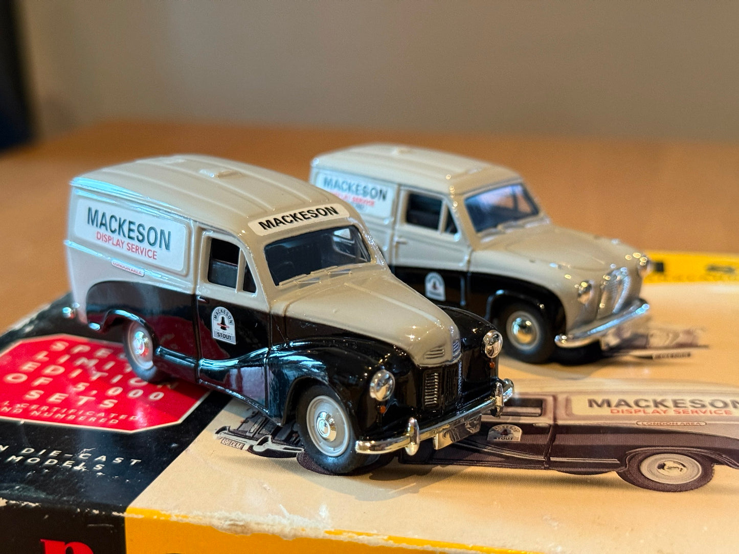 Corgi Vanguards 1:43 Mackeson Service Vans of the 50s and 60s