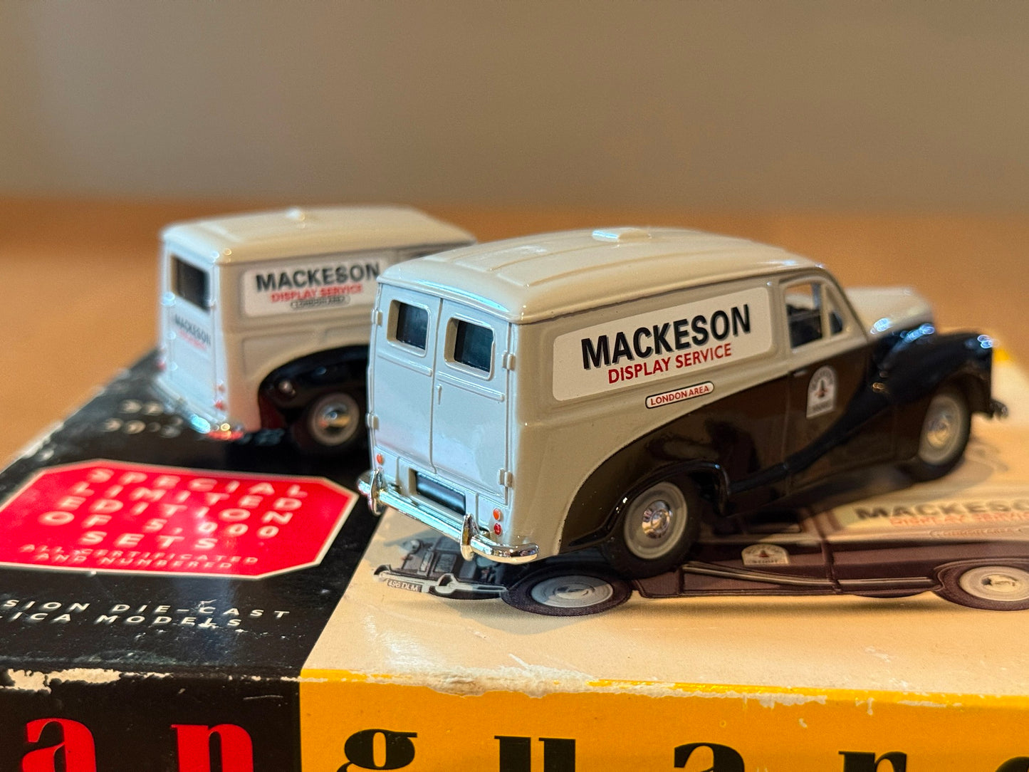 Corgi Vanguards 1:43 Mackeson Service Vans of the 50s and 60s