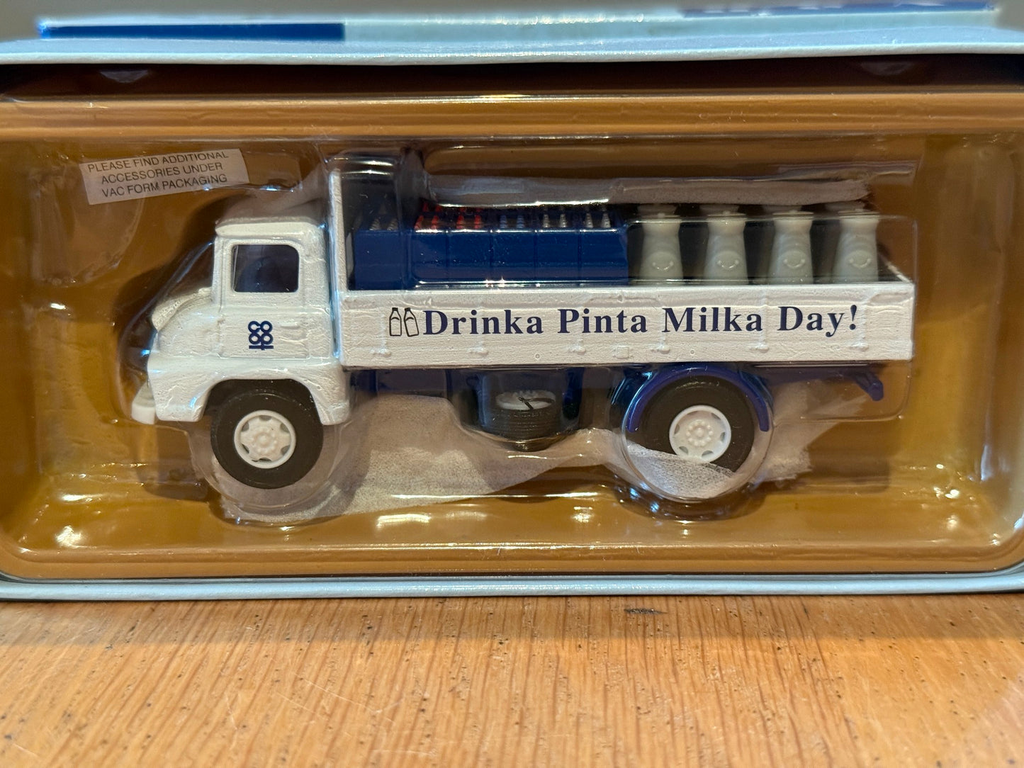 Corgi Vanguards 1:64 Co-op Thames Trader