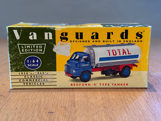 Corgi Vanguards 1:64 Bedford 'S' Type Tanker - Total