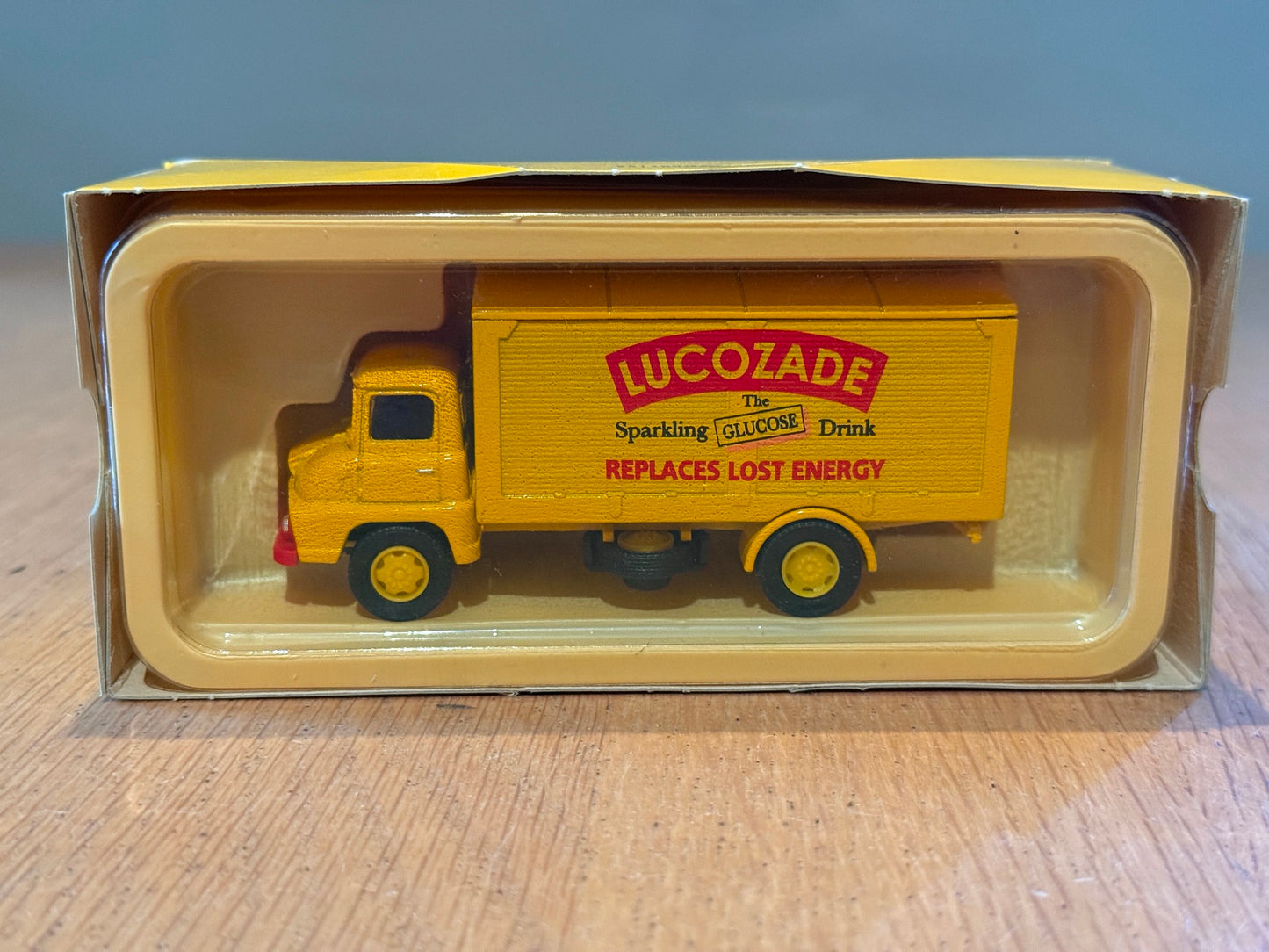 Corgi Vanguards 1:64 Ford Thames Trader Van - Lucozade