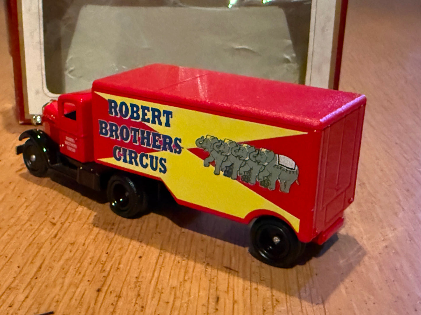 Days GoneCB24 - 1935 Ford 3 Ton Articulated Truck - Robert Brother's Circus