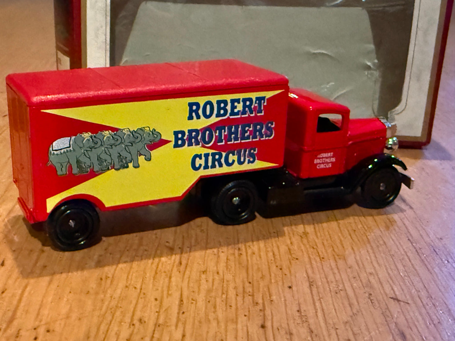 Days GoneCB24 - 1935 Ford 3 Ton Articulated Truck - Robert Brother's Circus