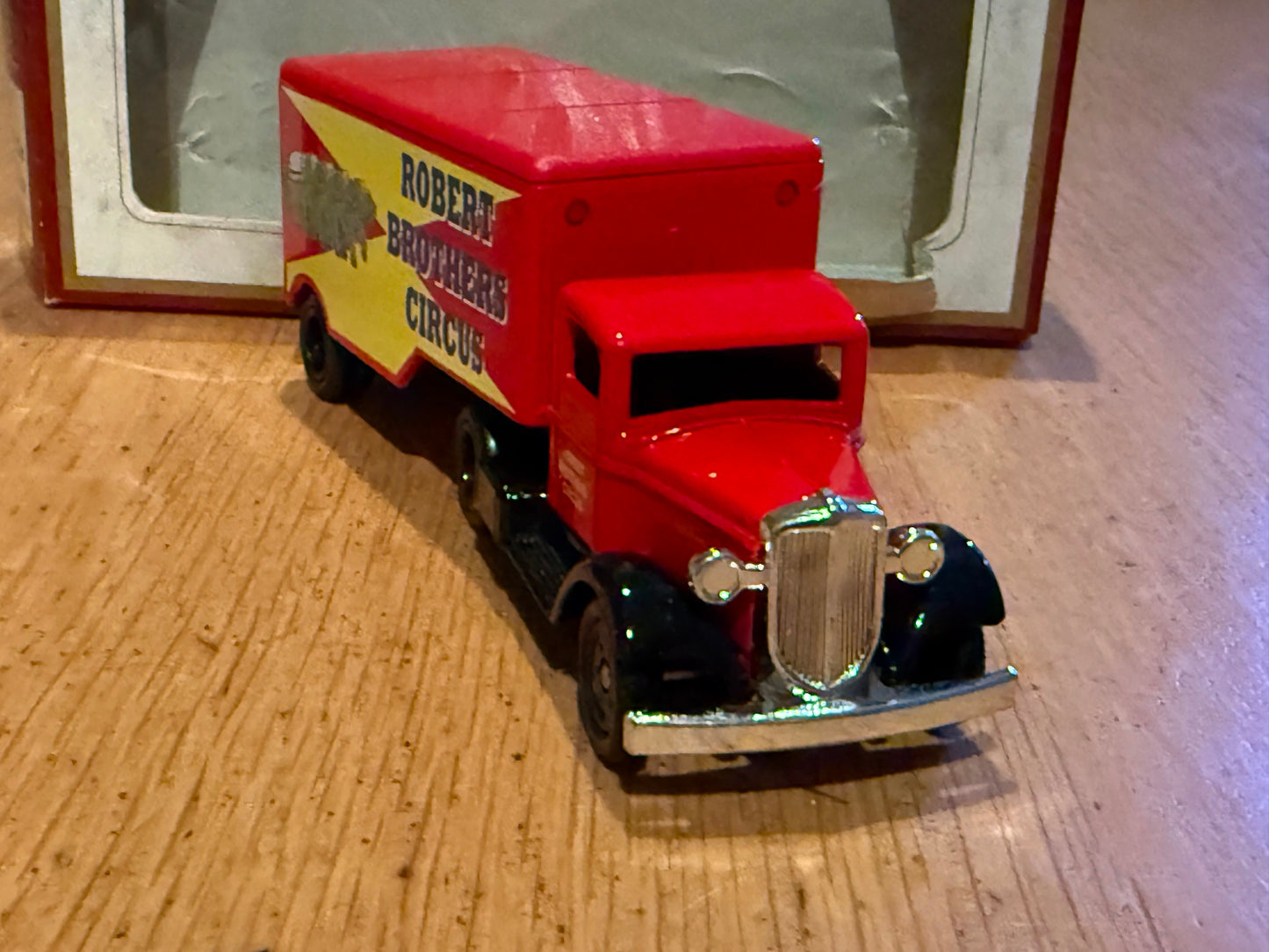 Days GoneCB24 - 1935 Ford 3 Ton Articulated Truck - Robert Brother's Circus