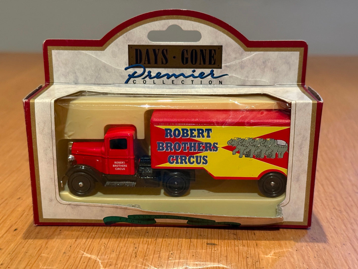 Days GoneCB24 - 1935 Ford 3 Ton Articulated Truck - Robert Brother's Circus