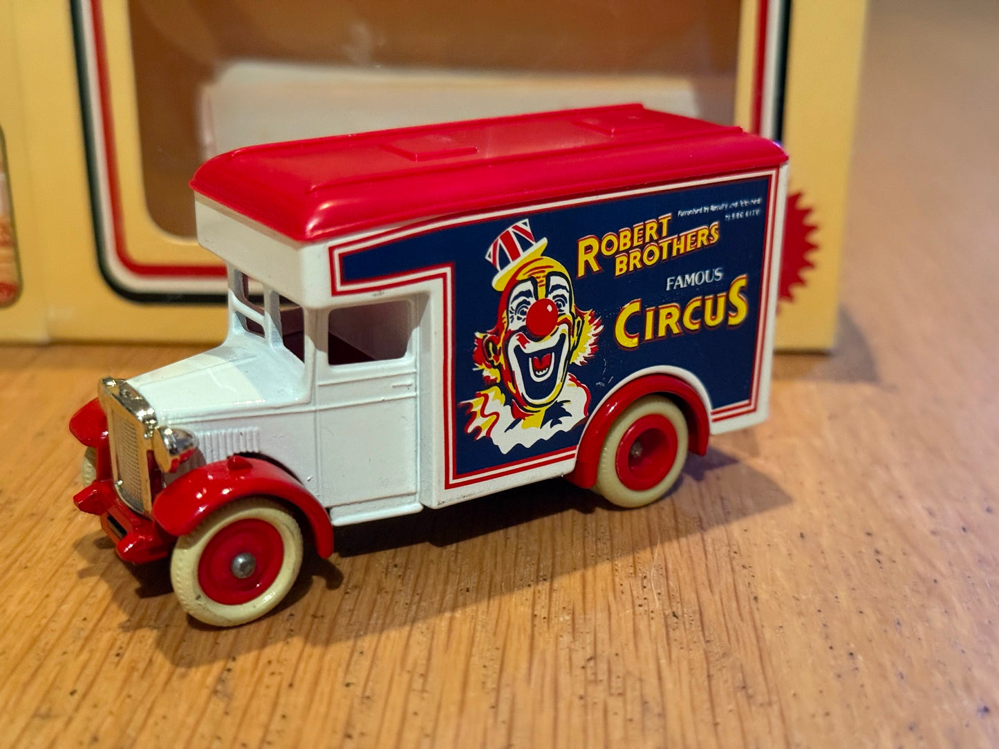 Lledo Diecast LP16073. Dennis Parcels Van, Robert Brothers Circus