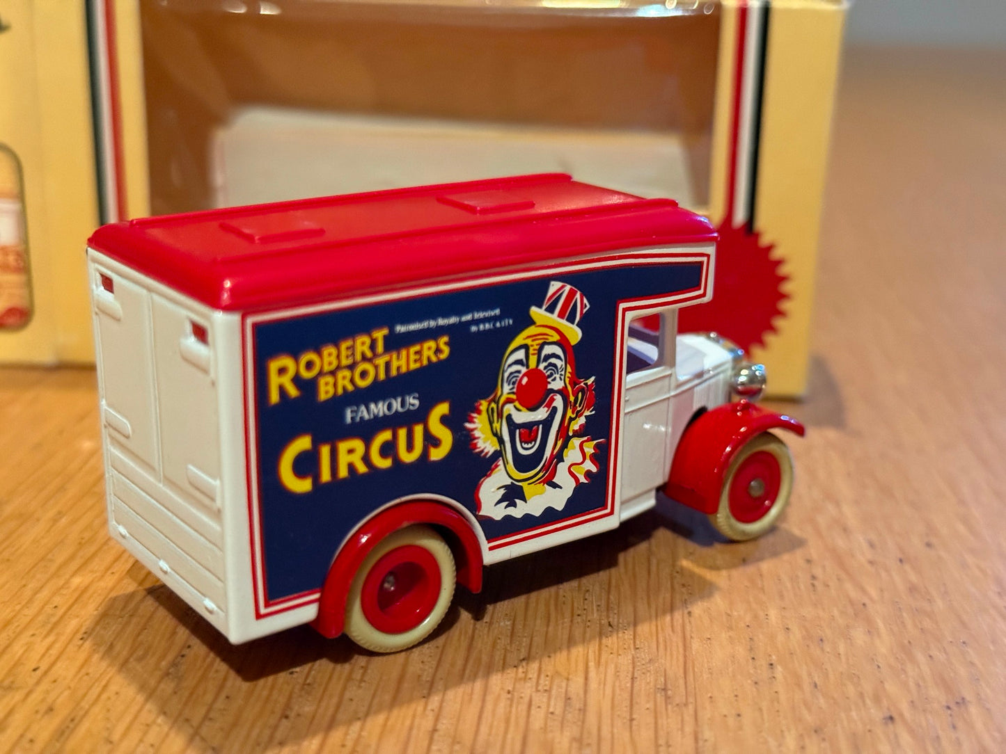 Lledo Diecast LP16073. Dennis Parcels Van, Robert Brothers Circus