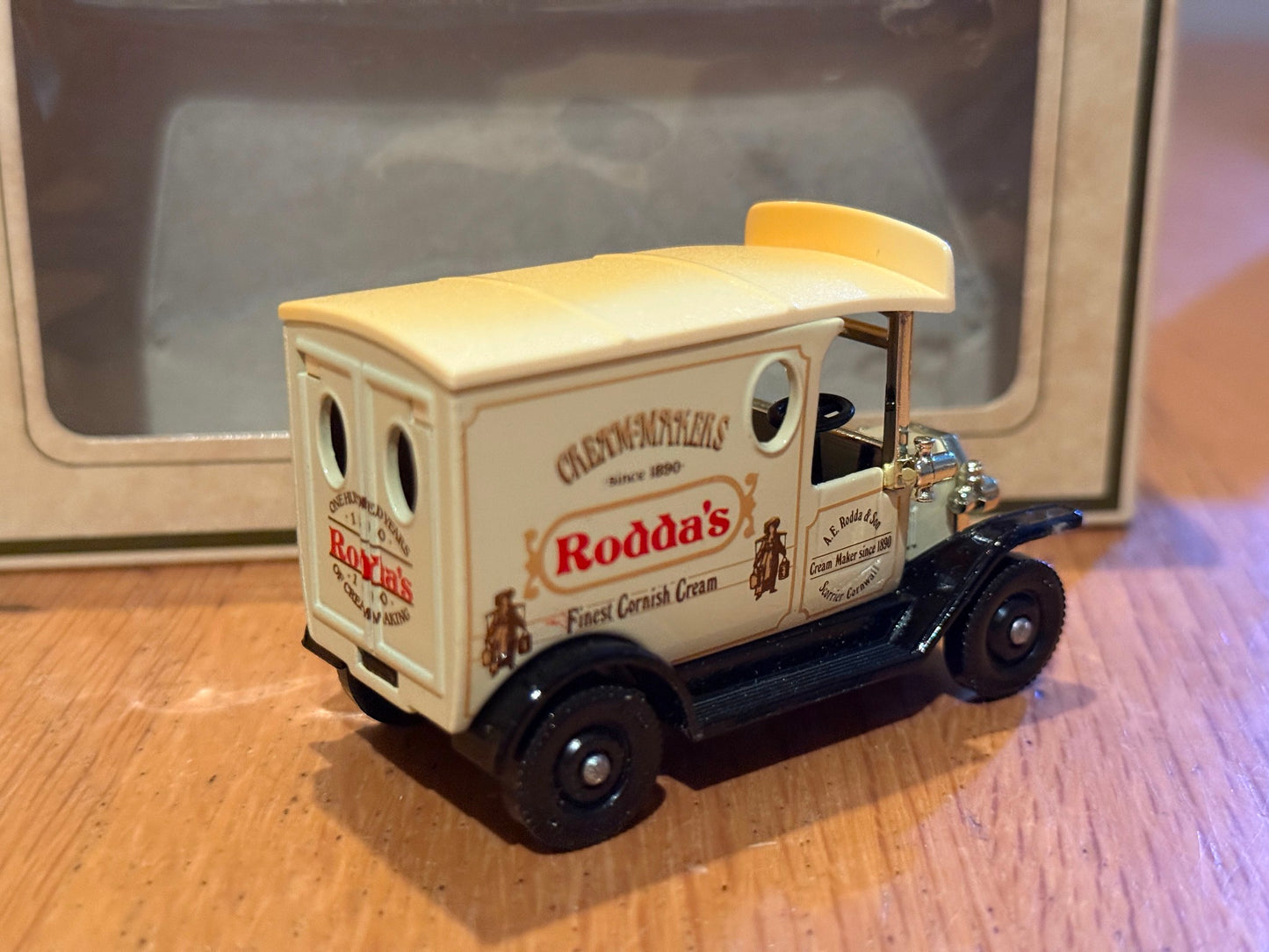 Lledo Days Gone LP06282 -Model T Ford Van, Rodda’s Finest Cornish Cream 100 Yrs