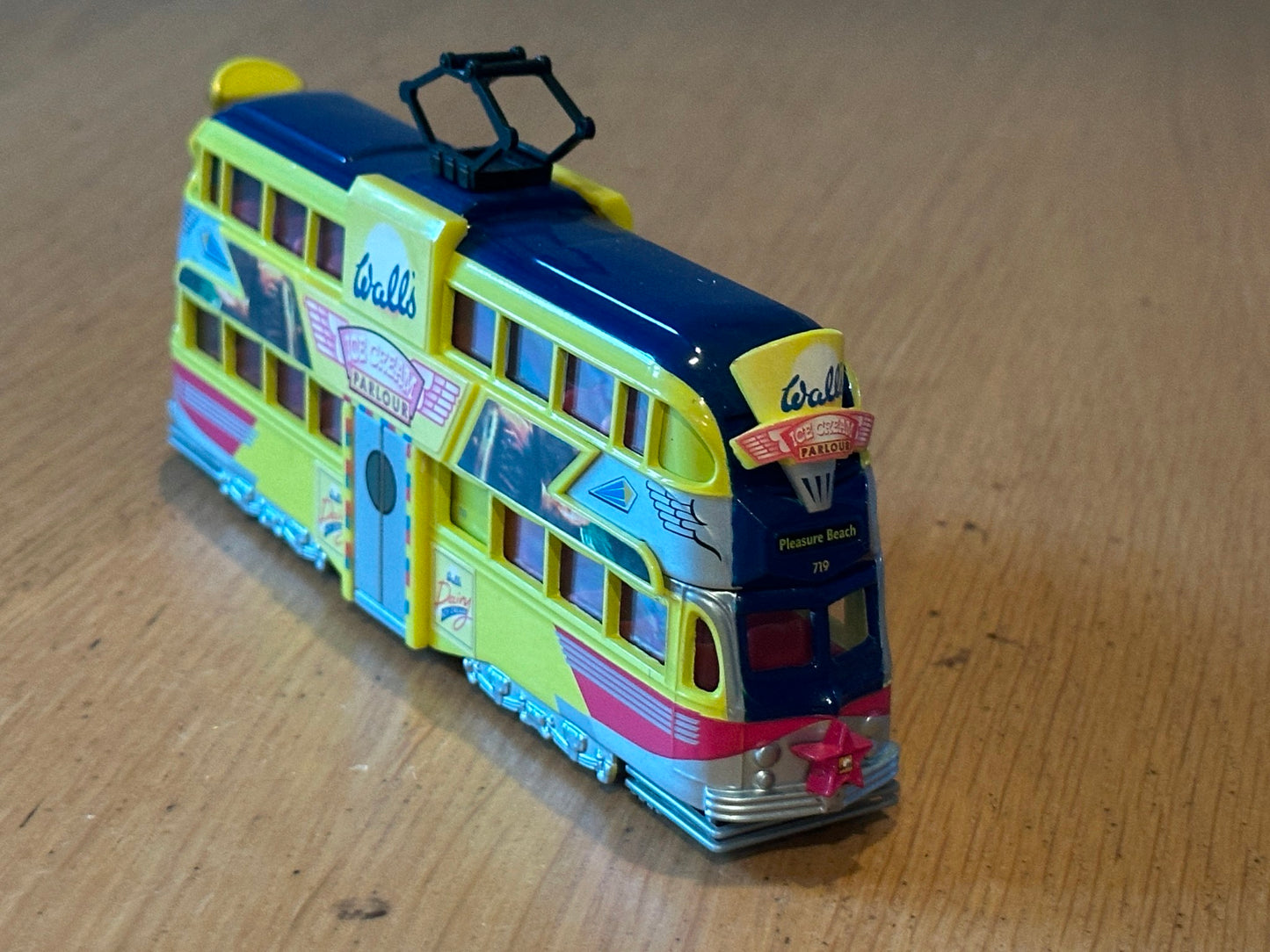 Corgi Original Omnibus 43505 1:76 Balloon Tram Blackpool Transport - Walls