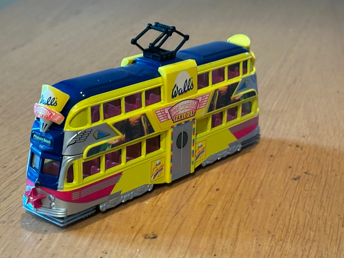 Corgi Original Omnibus 43505 1:76 Balloon Tram Blackpool Transport - Walls