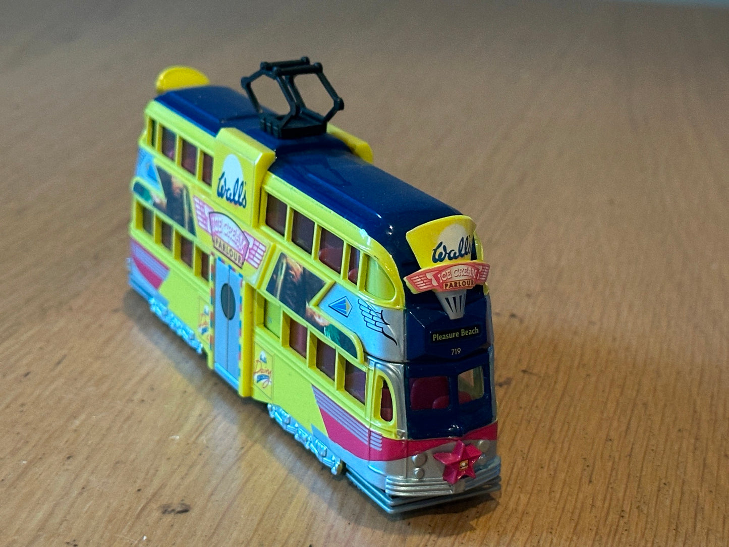 Corgi Original Omnibus 43505 1:76 Balloon Tram Blackpool Transport - Walls
