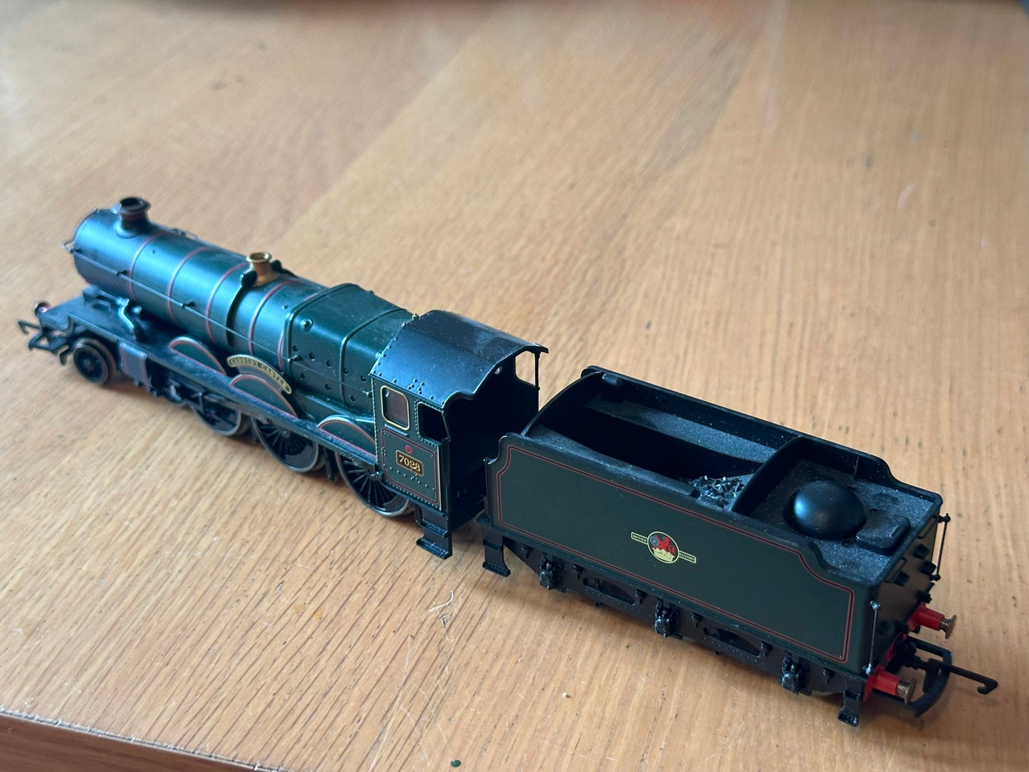 Hornby OO Gauge Castle Class Locomotive 4-6-0 'Cadbury Castle'. R.1048