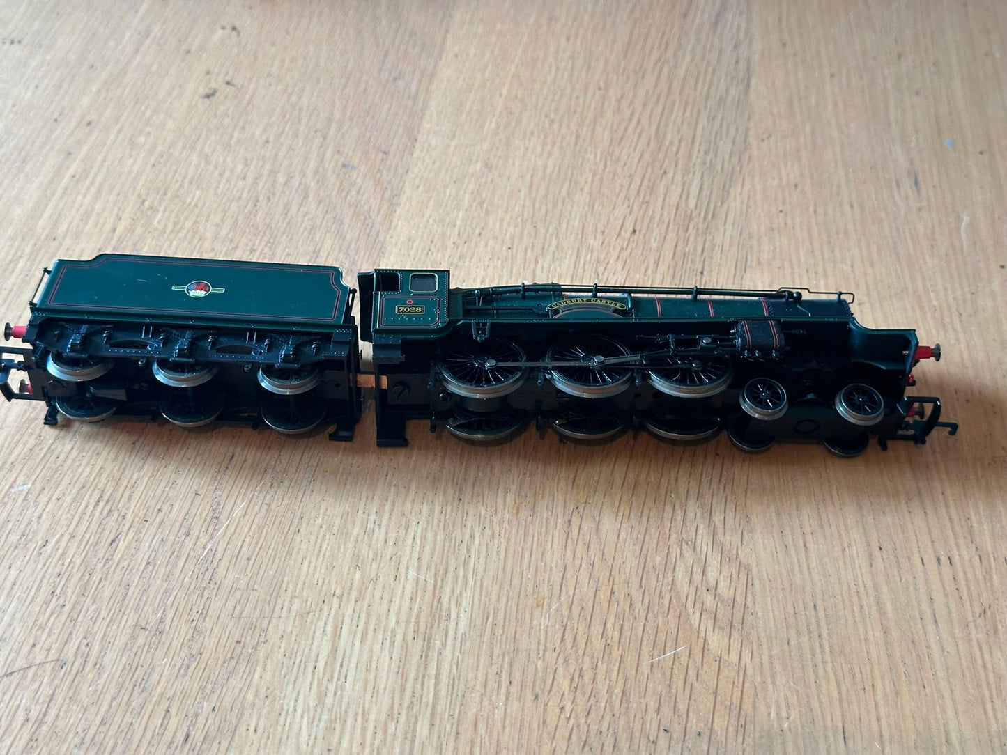 Hornby OO Gauge Castle Class Locomotive 4-6-0 'Cadbury Castle'. R.1048