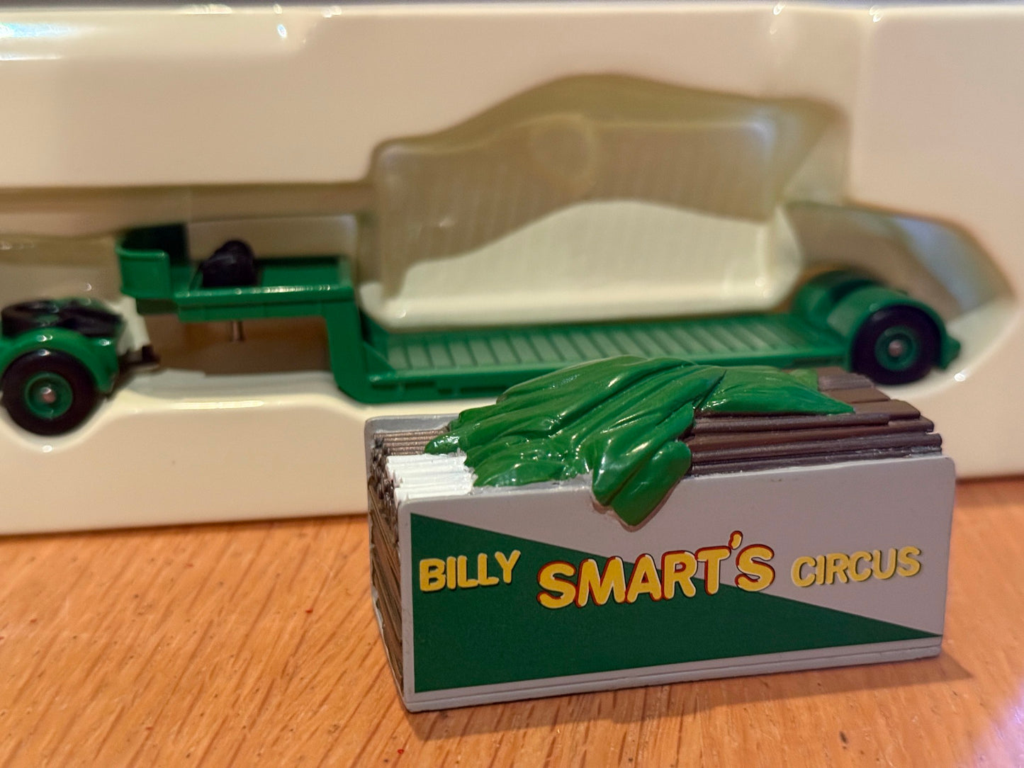 Days Gone Circus Collection DG112004 - Billy Smart's Scammell & Low Loader