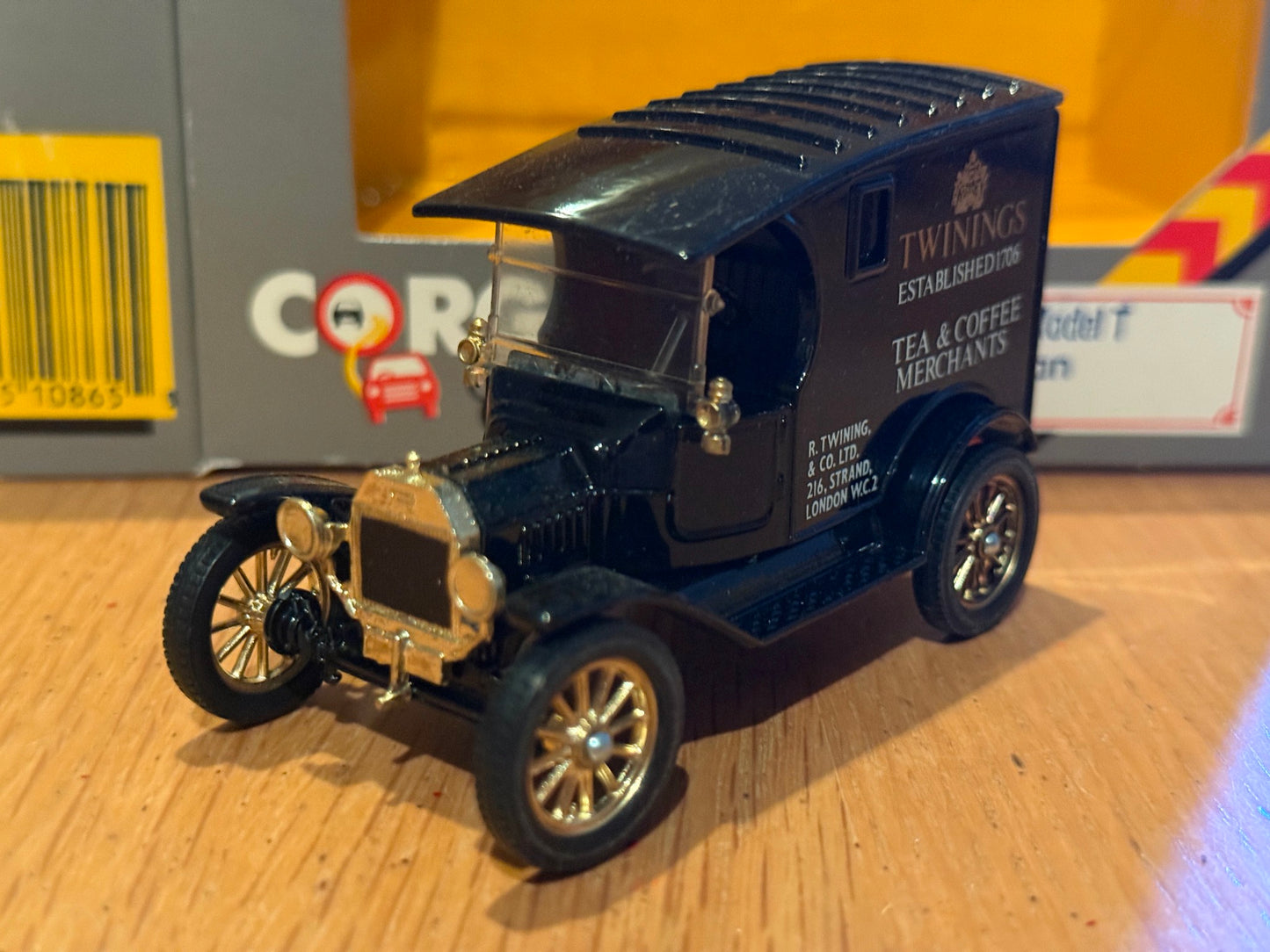 Corgi Classics 97100: 1:50 Ford Model T Van - Twinings