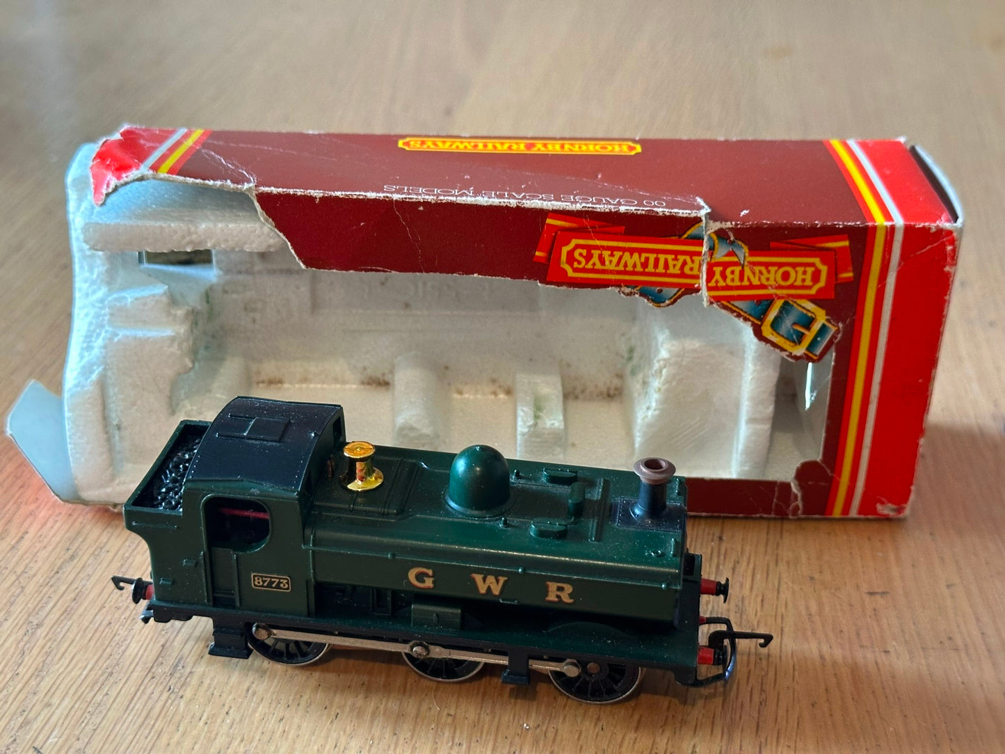 Hornby OO Gauge GWR 0-6-0 Class 57xx Pannier Tank Loco 8773 R.300. Pre Owned.