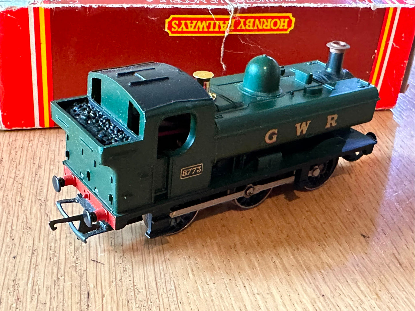 Hornby OO Gauge GWR 0-6-0 Class 57xx Pannier Tank Loco 8773 R.300. Pre Owned.