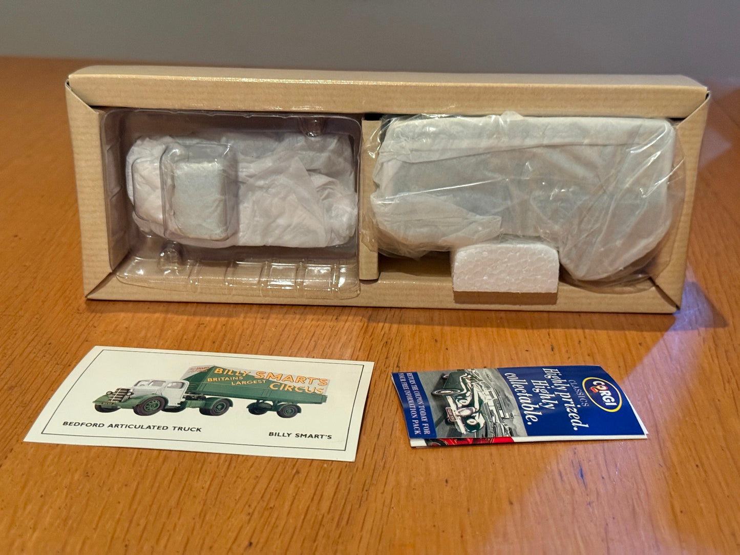 Corgi Classics - 1:50 97300 Bedford Articulated Truck - Billy Smarts Circus