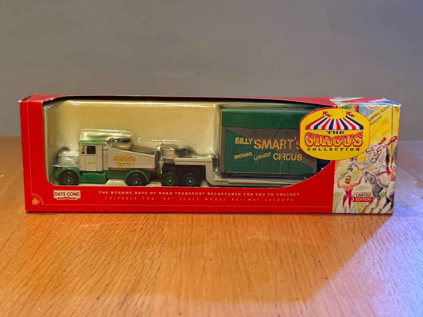 Days Gone Circus Collection DG111003 - Billy Smart's Scammell Box & Low Loader