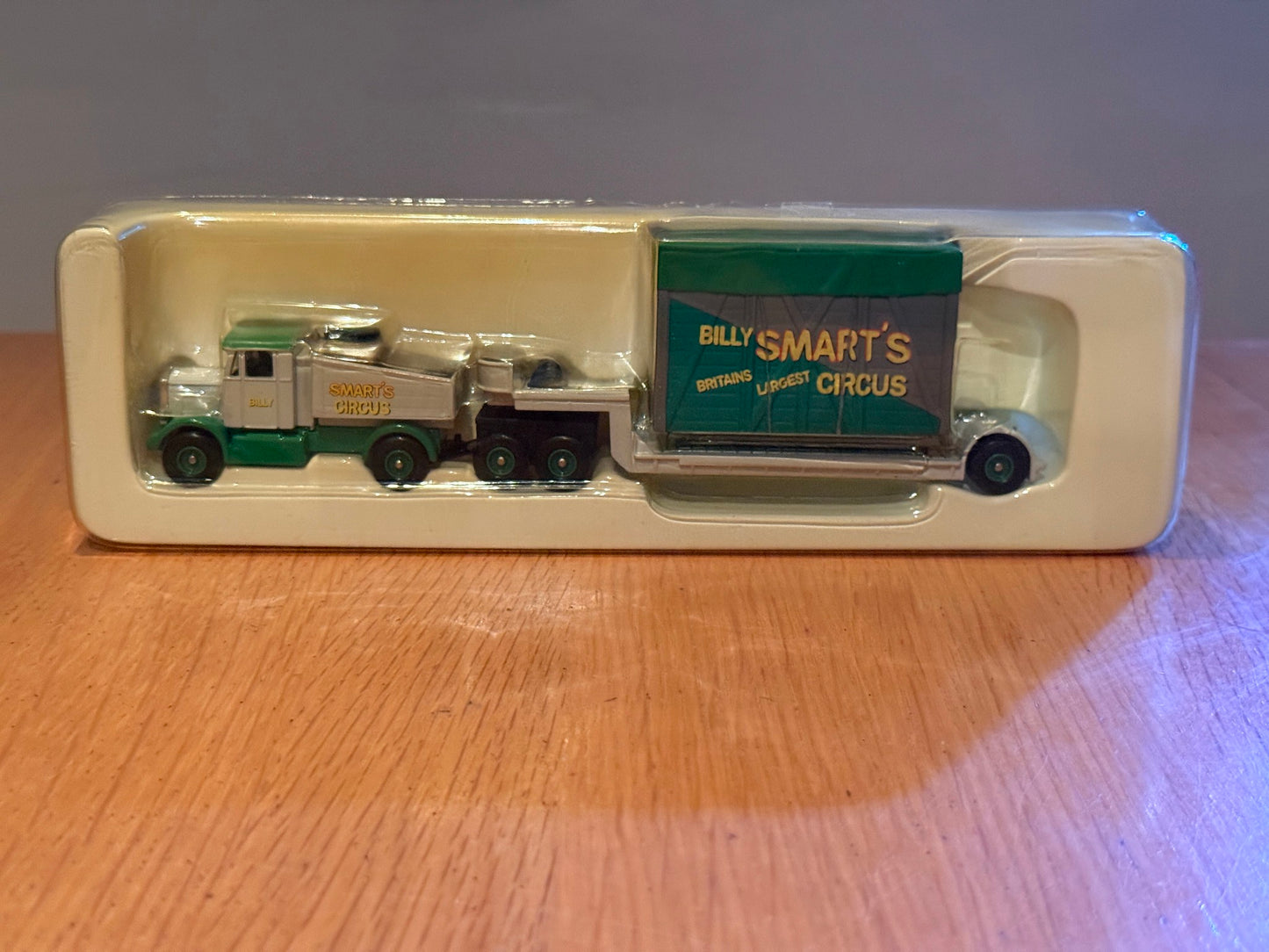 Days Gone Circus Collection DG111003 - Billy Smart's Scammell Box & Low Loader