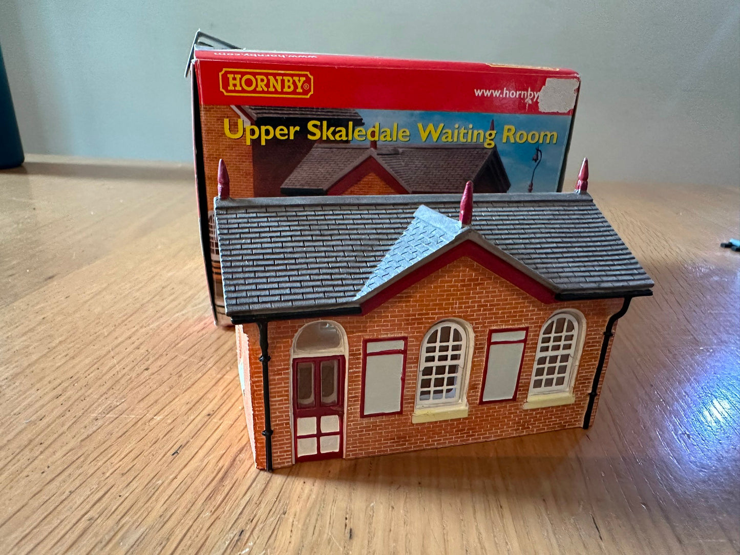 Hornby OO Gauge Upper Skaledale Waiting Room