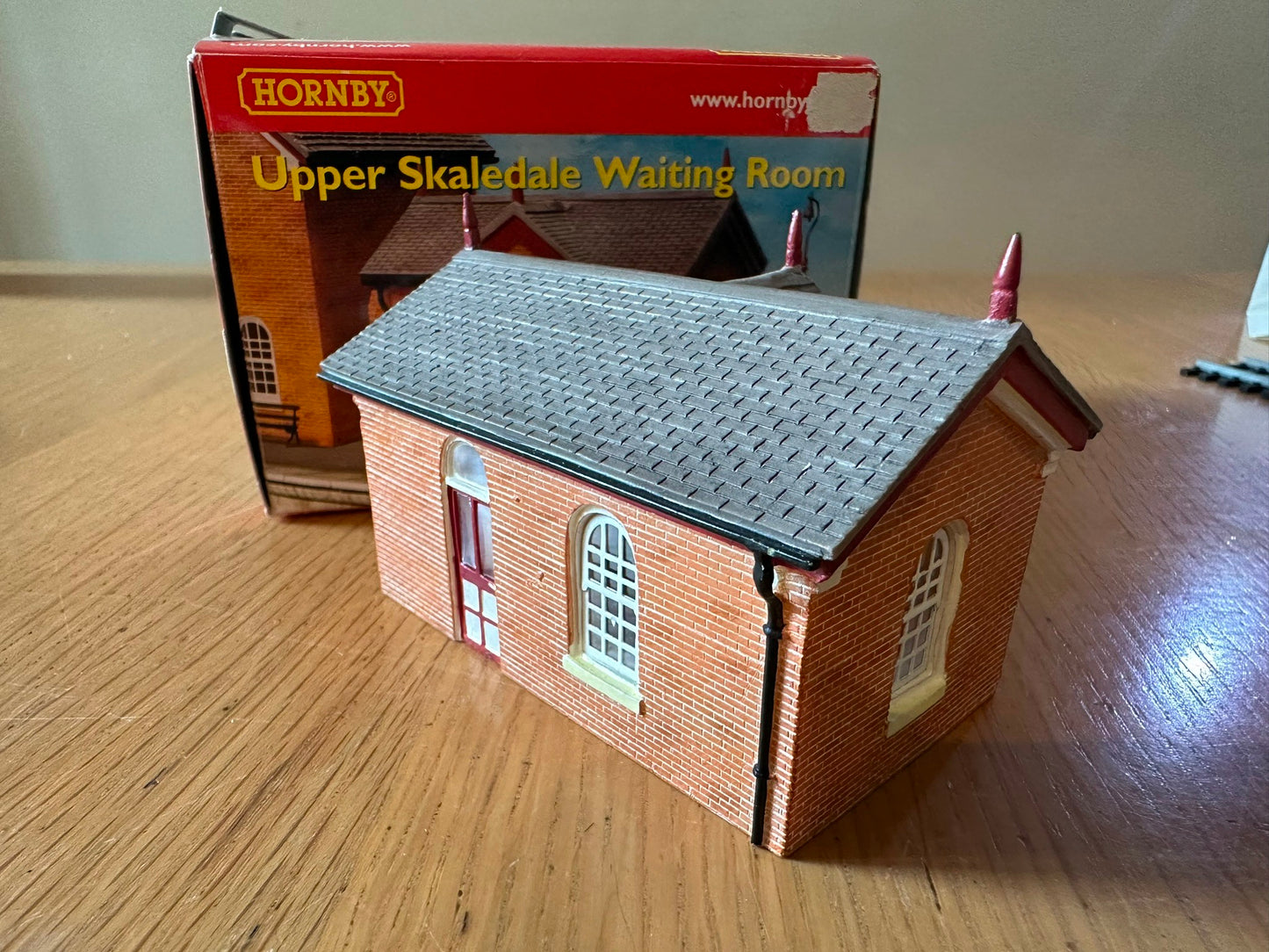 Hornby OO Gauge Upper Skaledale Waiting Room