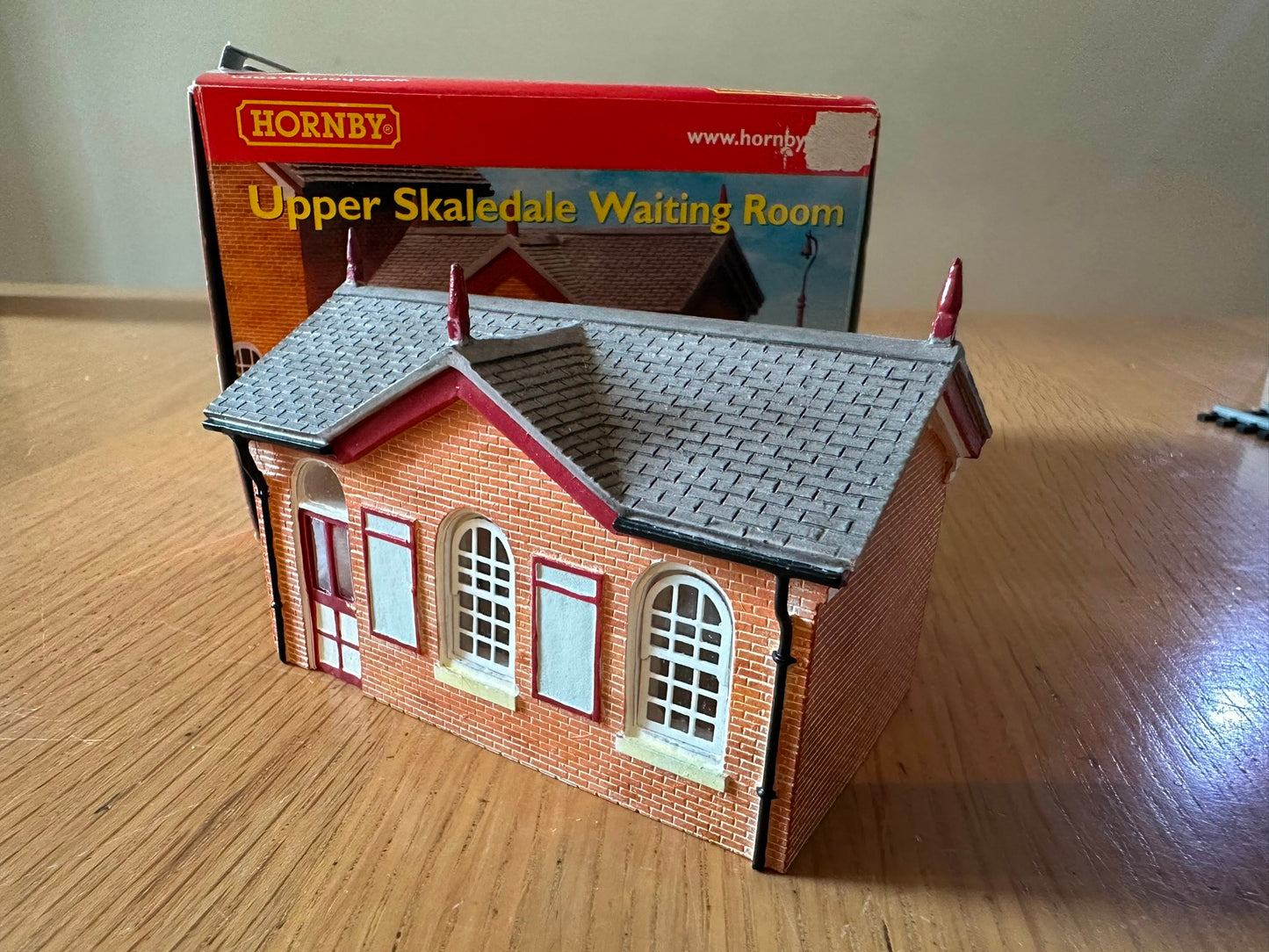 Hornby OO Gauge Upper Skaledale Waiting Room