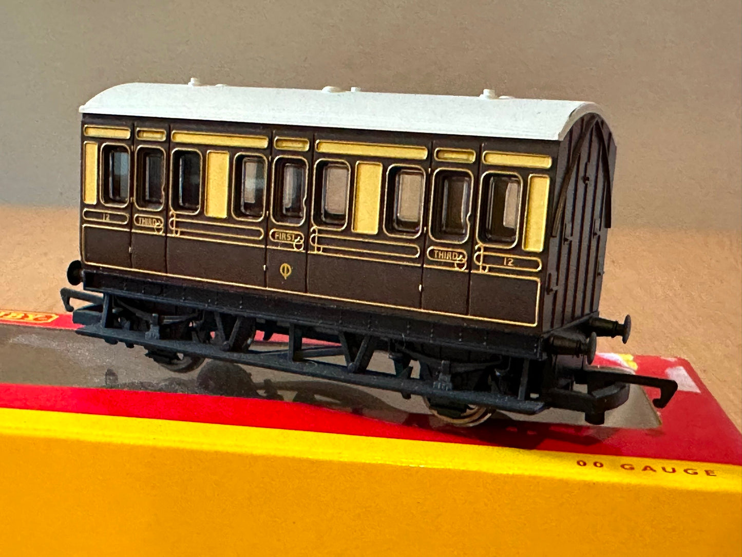 Hornby OO Gauge GWR 4-Wheel Coach. Pre Owned. Boxed. R213