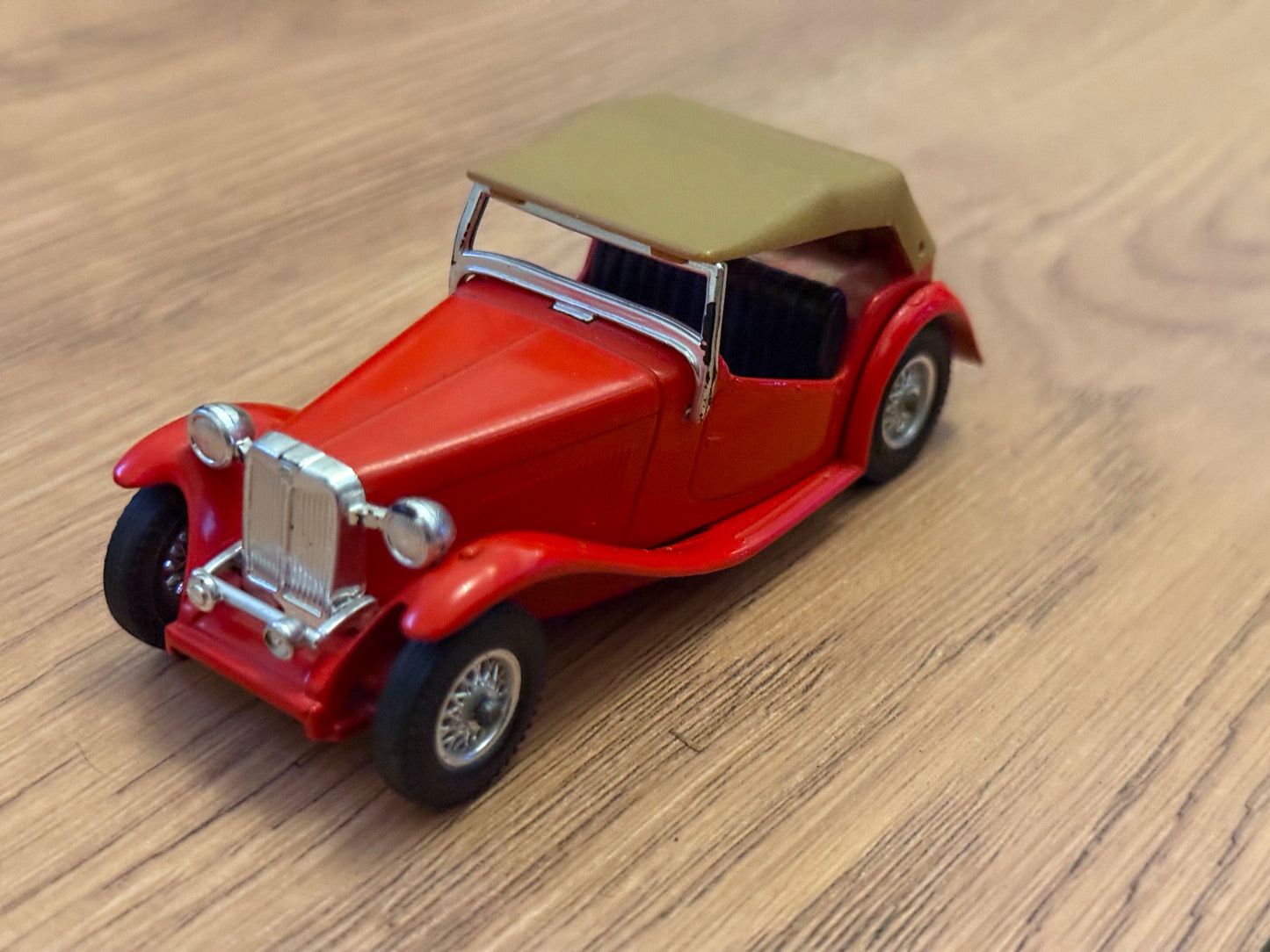 Original Matchbox Models of Yesteryear  - Y-8 1945 MG TC sports car