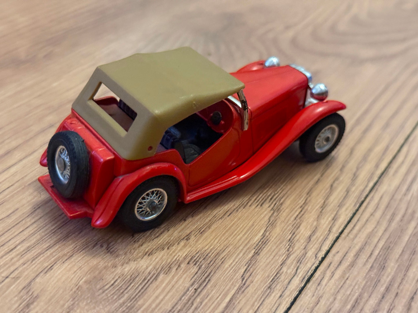 Original Matchbox Models of Yesteryear  - Y-8 1945 MG TC sports car