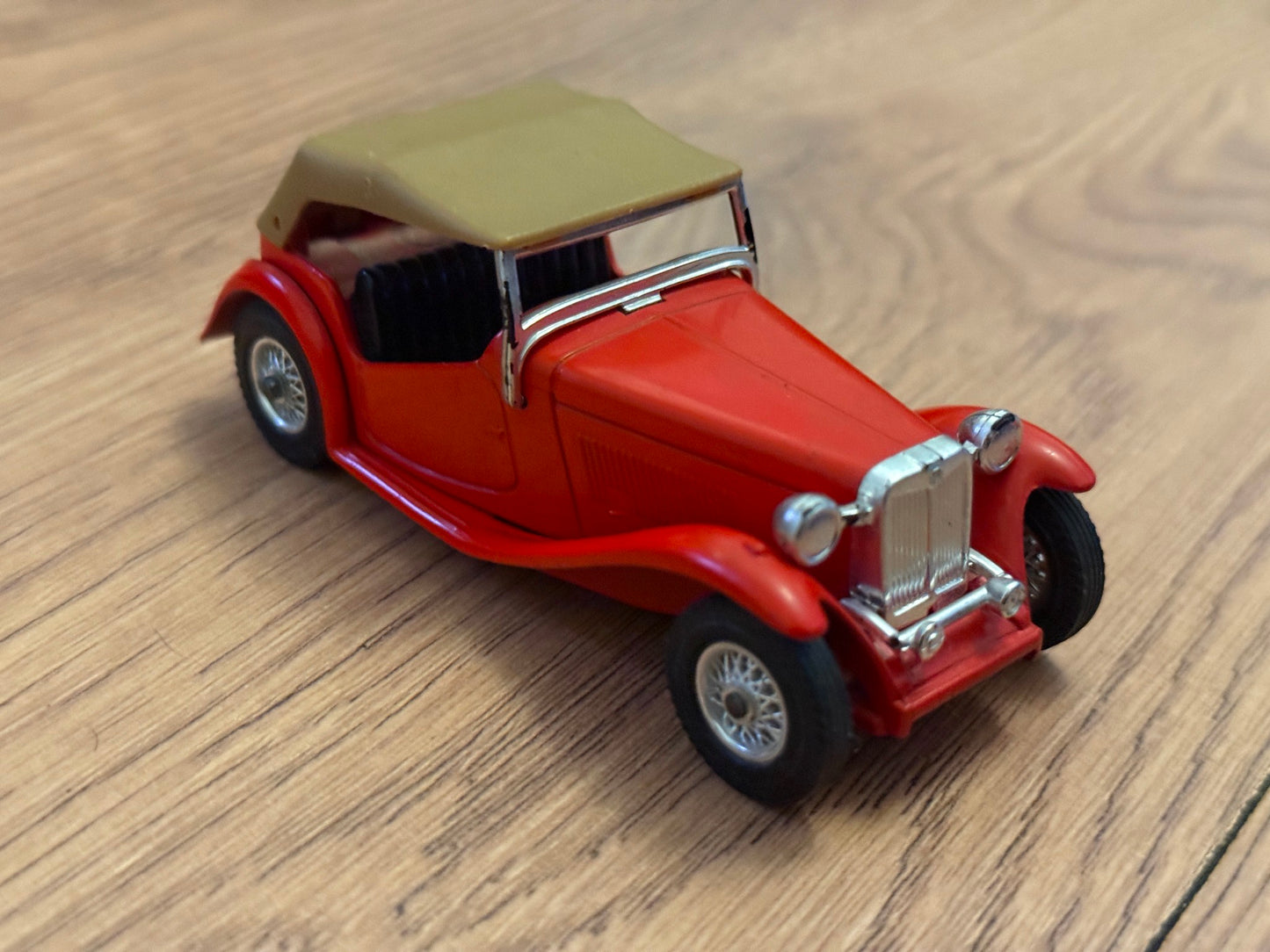 Original Matchbox Models of Yesteryear  - Y-8 1945 MG TC sports car