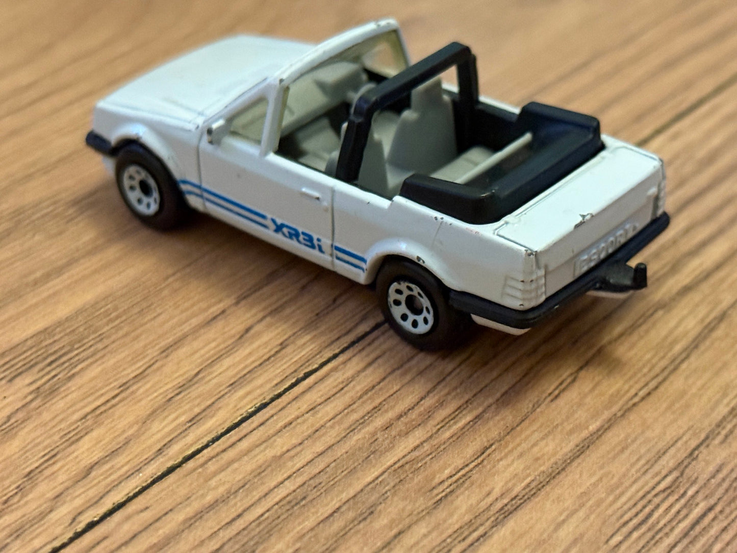 Matchbox Diecast Car - Ford Escort Cabriolet 1985